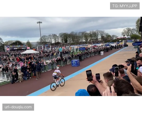 “老石头路”的咆哮：巴黎-鲁贝赛前石头路段的最后整备